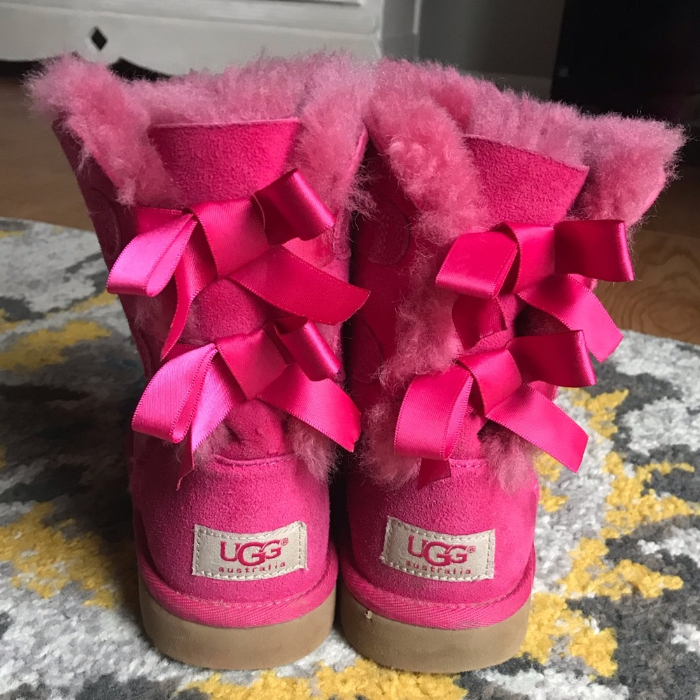 UGG girls bow back boots pink 2Y preowned